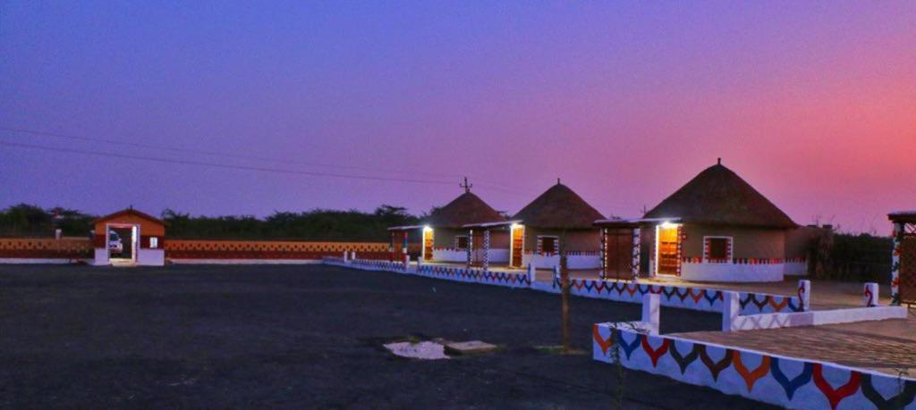 Banni Village Resort - Rann Of Kutch Bherandiala Luaran gambar